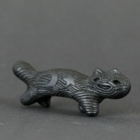 http://www.arturmoser.de/files/gimgs/th-30_Schwarze Katze, 2024, Ebenholz.jpg